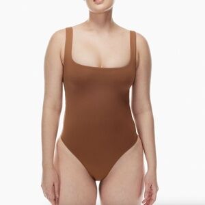 Babaton CONTOUR TANK BODYSUIT XL Epicurean Brown